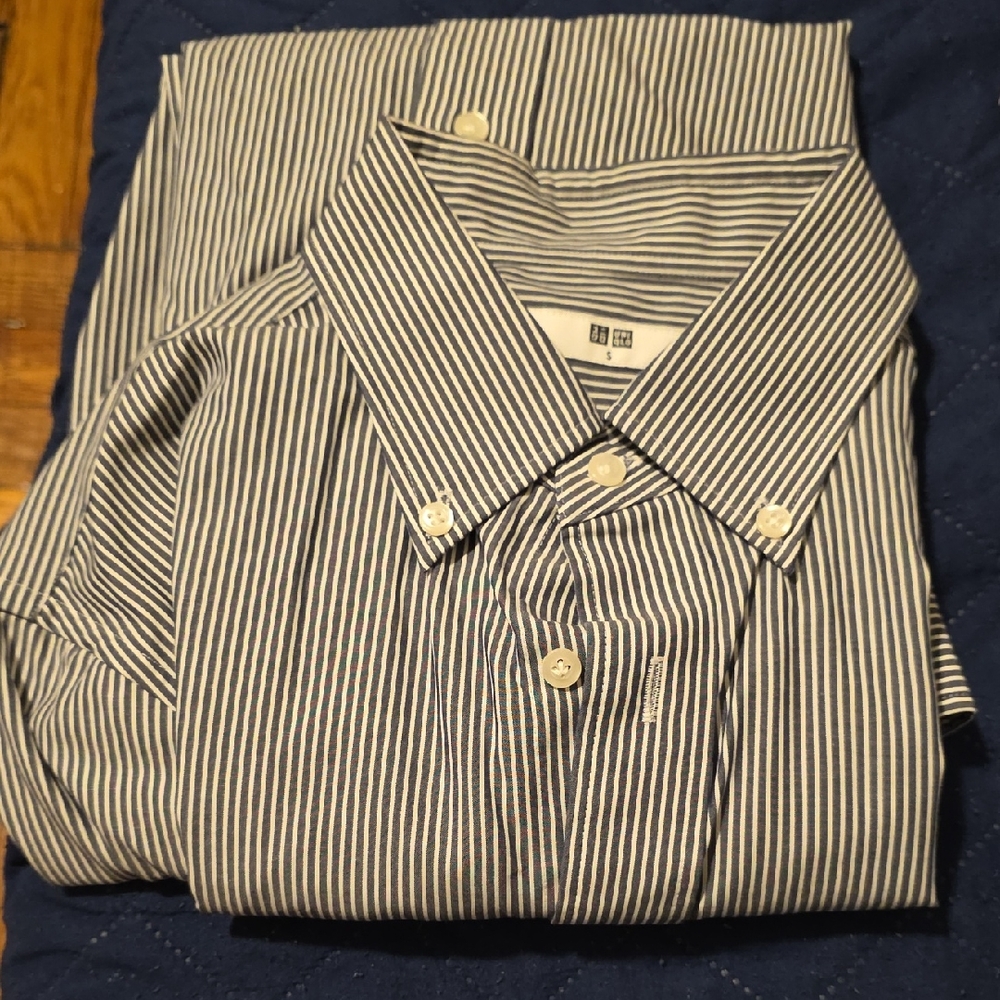 Uniqlo Men’s Blue and White Narrow-Stripe Button-Down Shirt- Like New
